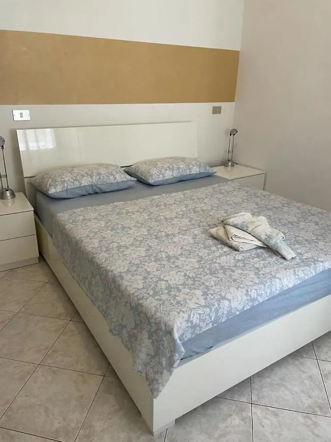 Marilyn House Apartment Desenzano del Garda
